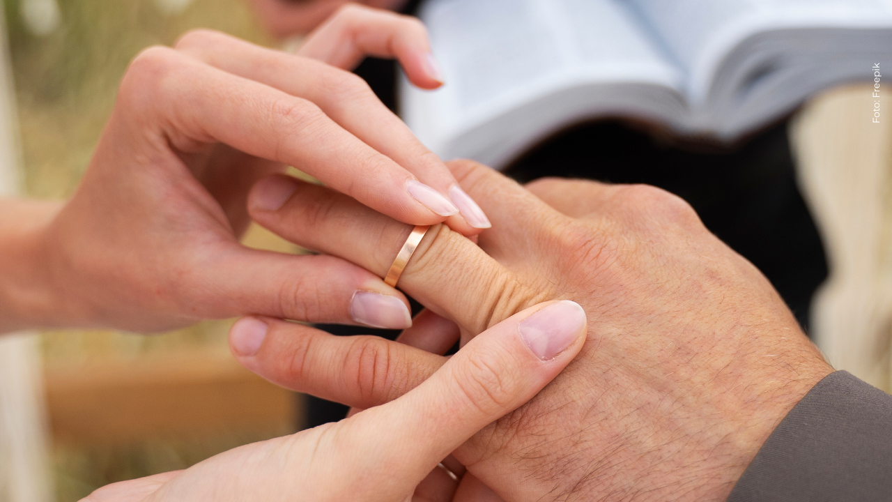 Reconocida influenciadora se quebró en llanto tras proponerle matrimonio a su pareja: así fue