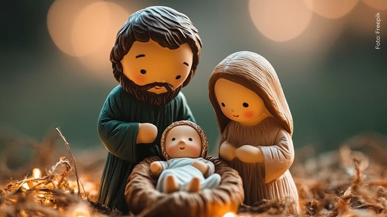 Pesebre con figuras de San José, la virgen María y el niño Jesús