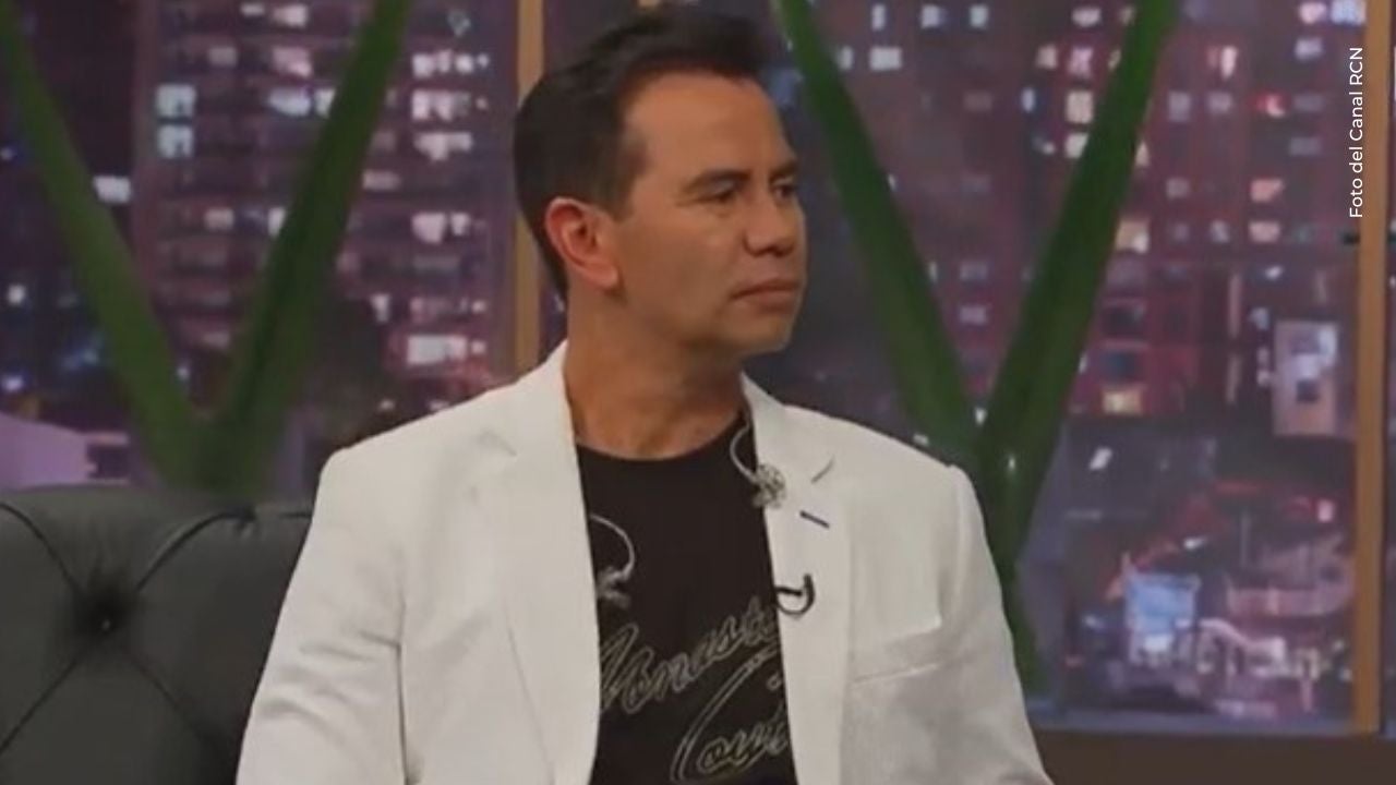 Inesperado inconveniente de Jhonny Rivera en concierto se volvió viral | VIDEO