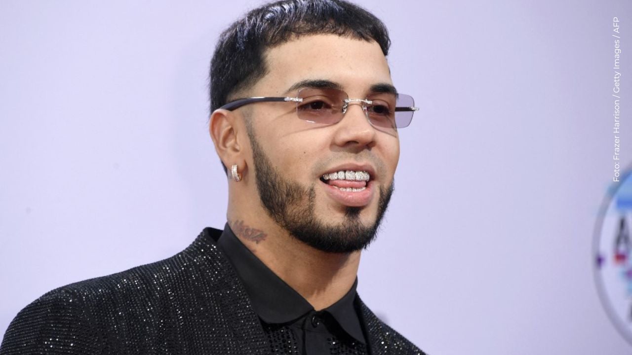 Anuel AA muestra su árbol de Navidad en medio de rumores por su salud
