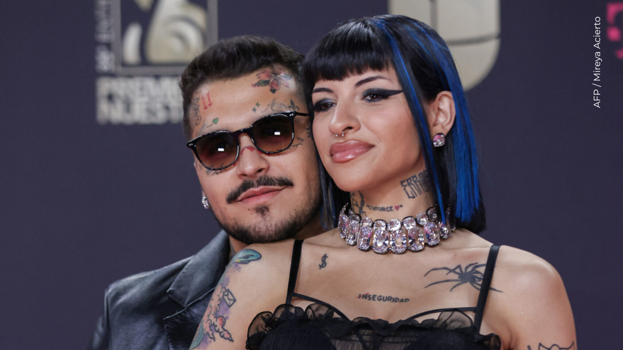 Christian Nodal y Julieta Emilia Cazzuchelli asisten a la 35° Premio Lo Nuestro en el Miami-Dade Arena.