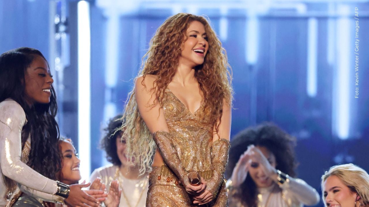 Fans enloquecen con la foto navideña de Shakira