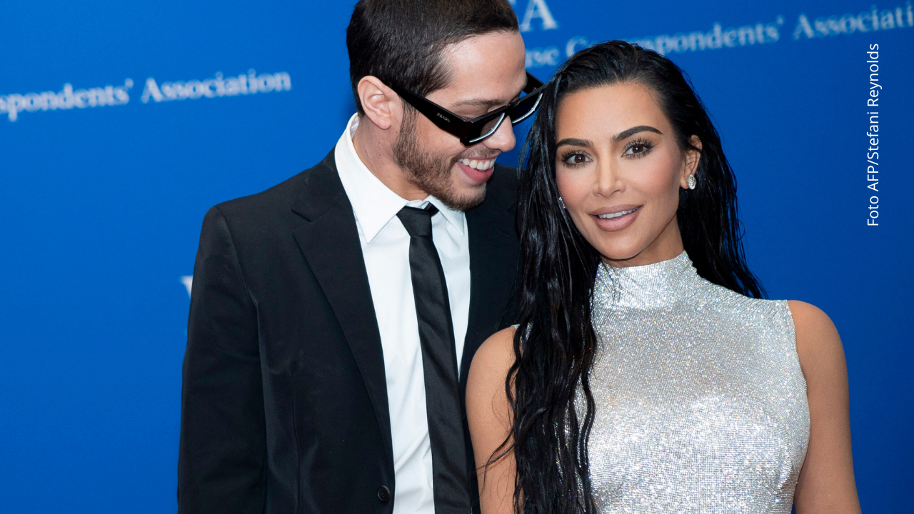 Pete Davidson anunció el nacimiento de su primera hija junto a su pareja, compartiendo imágenes llenas de emoción.