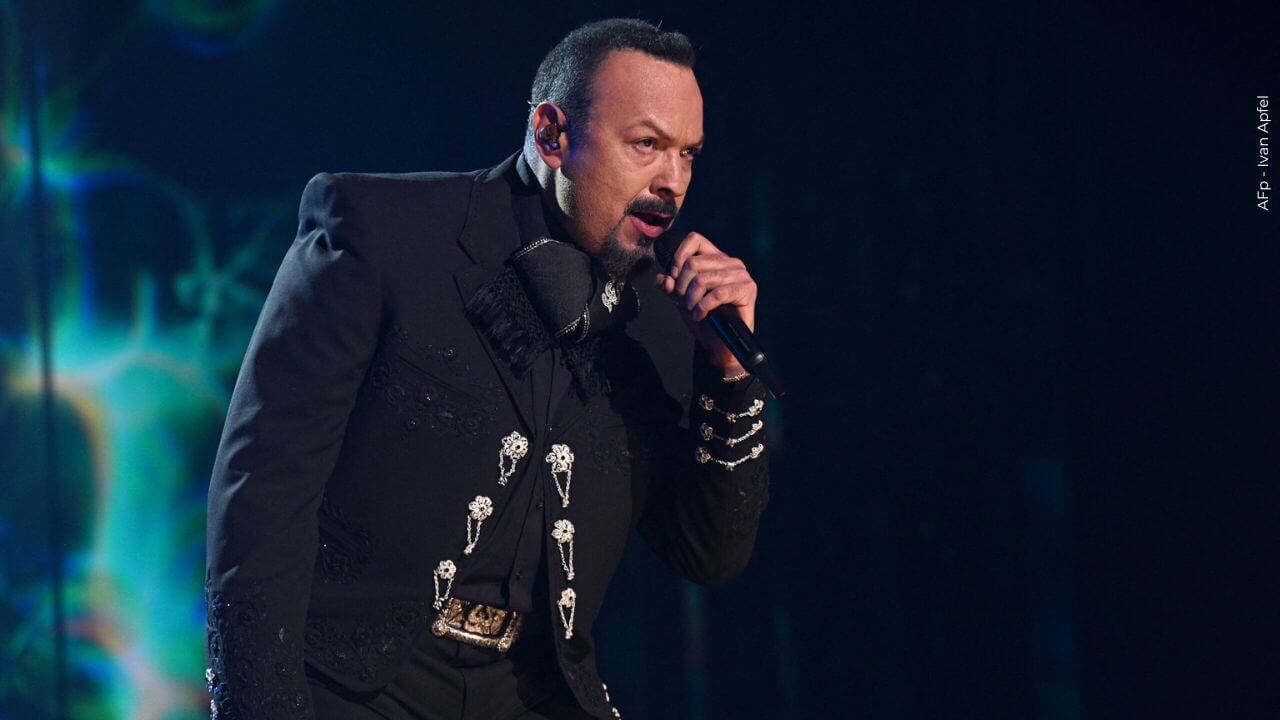 Pepe Aguilar se conmovió con la historia de una fan de 93 años y decidió compartirla en sus redes sociales.