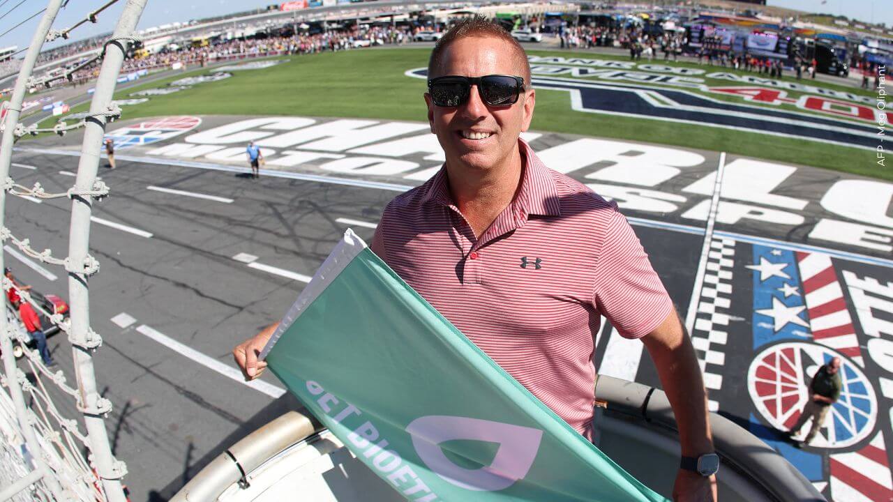 Greg Biffle viajaba en su avión privado acompañado de su esposa, sus dos hijos y otras tres personas.