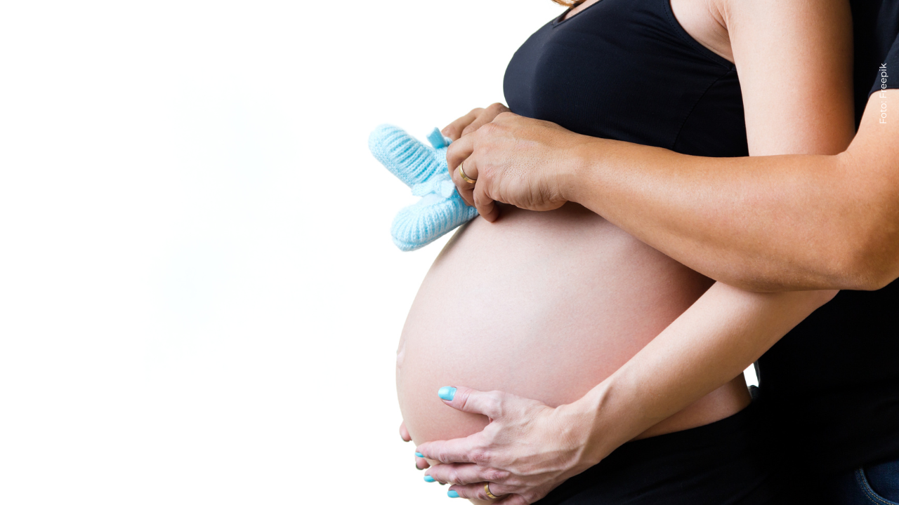 Reconocida influenciadora confirmó que está embarazada entre lágrimas: así lo anunció con su pareja