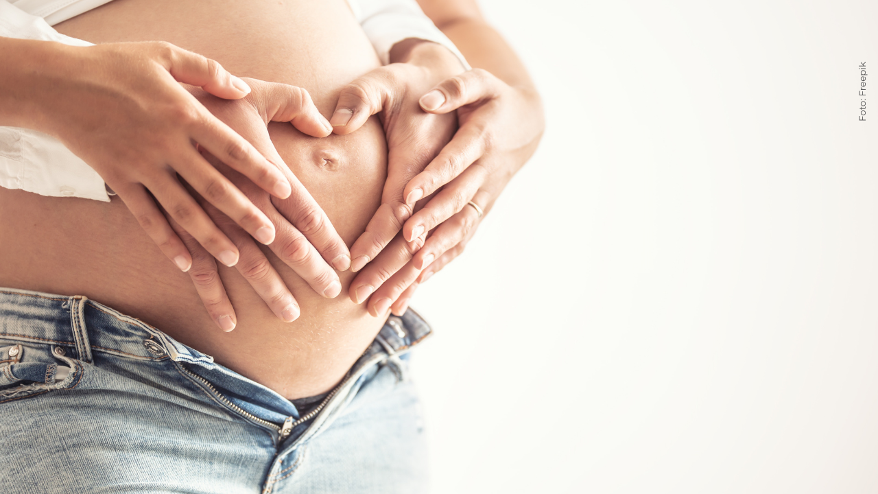 Reconocida influenciadora confirmó que está embarazada entre lágrimas: así lo anunció con su pareja