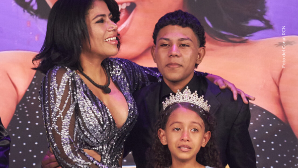 Le llueven elogios a la hija de La Toxi costeña por su belleza: así se ven juntas