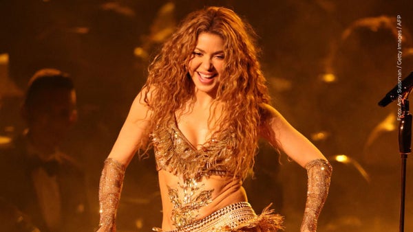 Shakira queda en shock tras beso de un fan en concierto en la Florida y su reacción se vuelve viral