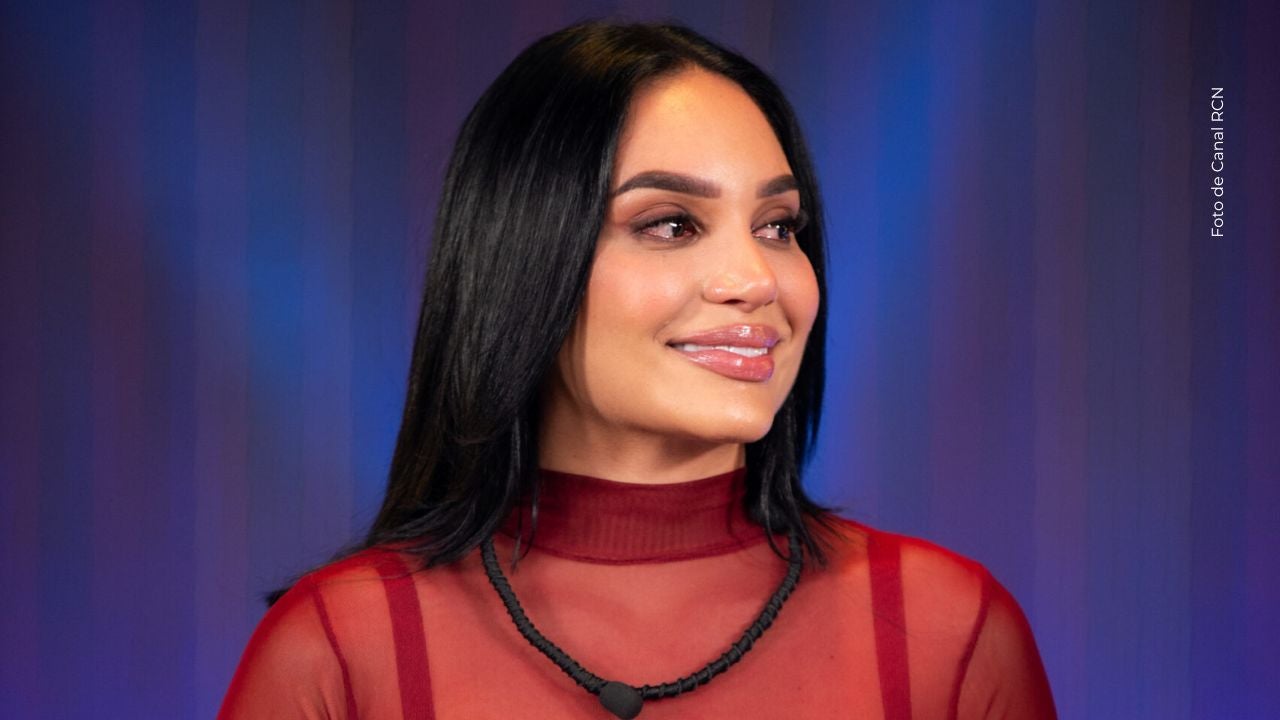 Andrea Valdiri despide el 2025 cantando. 