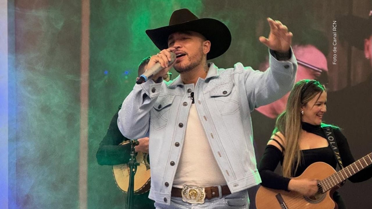 Jessi Uribe despide el año entre risas.