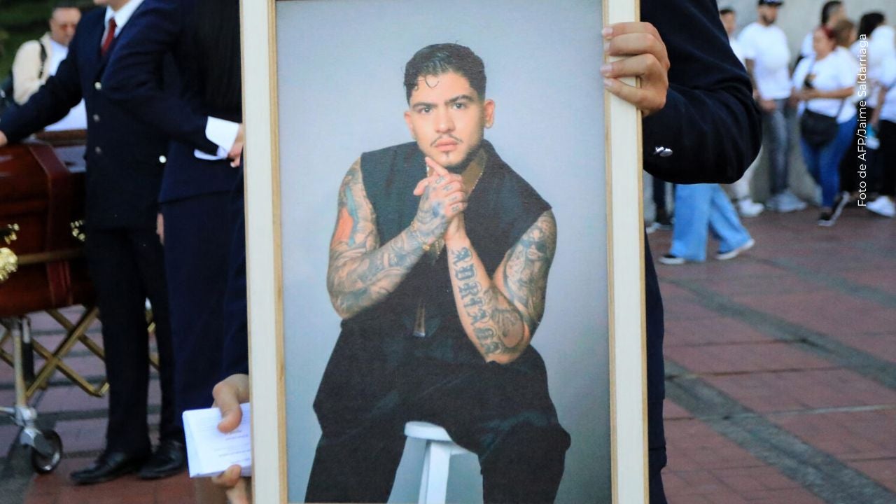 El misterioso mensaje de Año Nuevo de Angie Miller que apuntaría a B-King