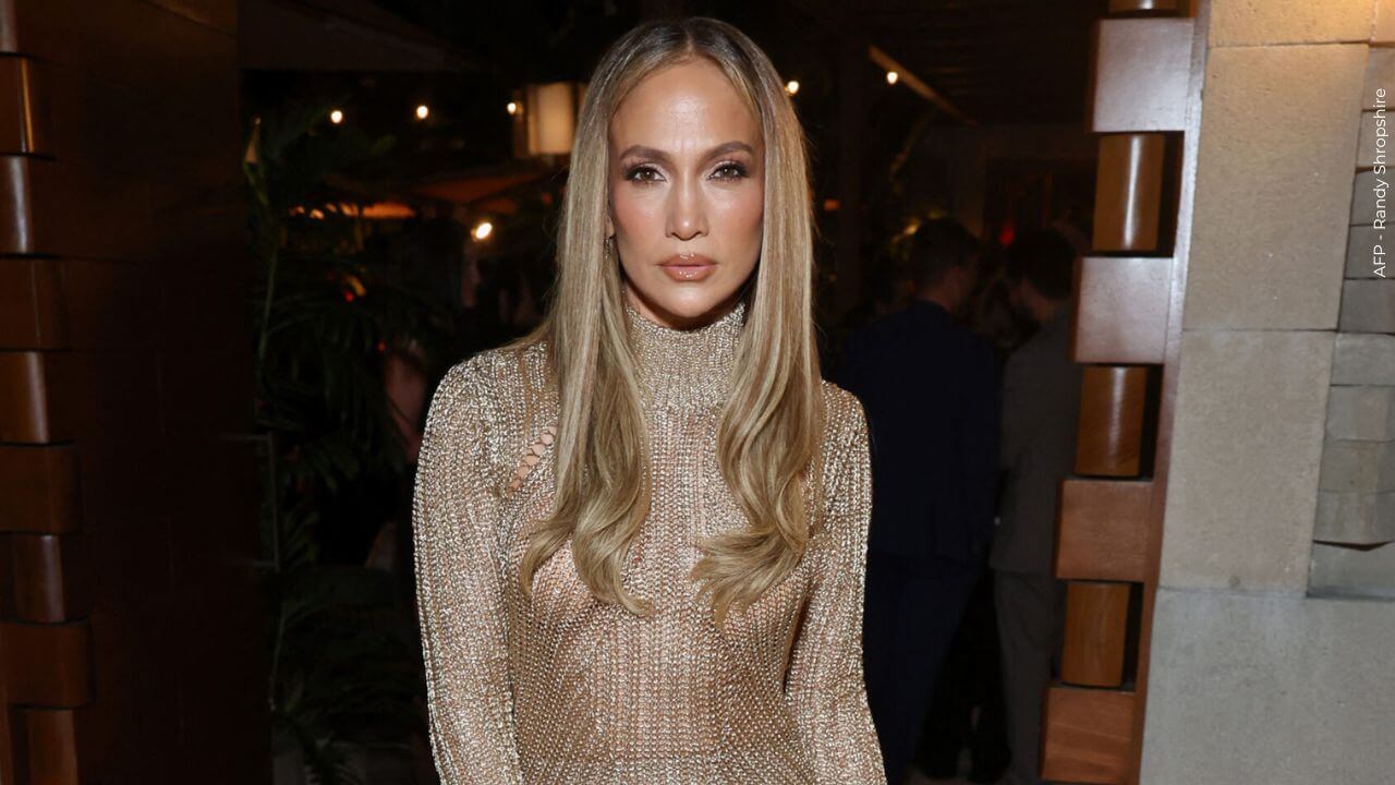 Jennifer López habló ante miles de espectadores de su modo de vestir.