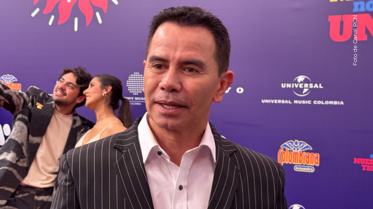 Jhonny Rivera en los premios Nuestra Tierra.