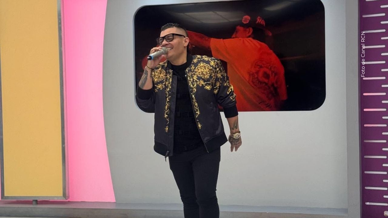 Alzate vive momento incómodo en su presentación. 