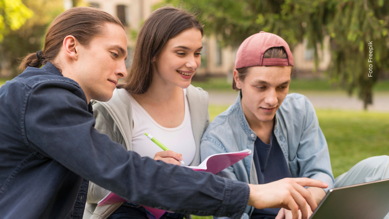 Estudiantes universitarios