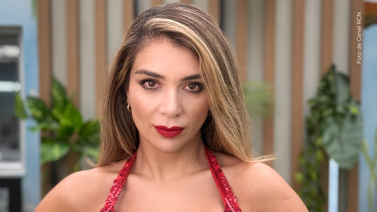 Marilyn Patiño posando a la cámara.