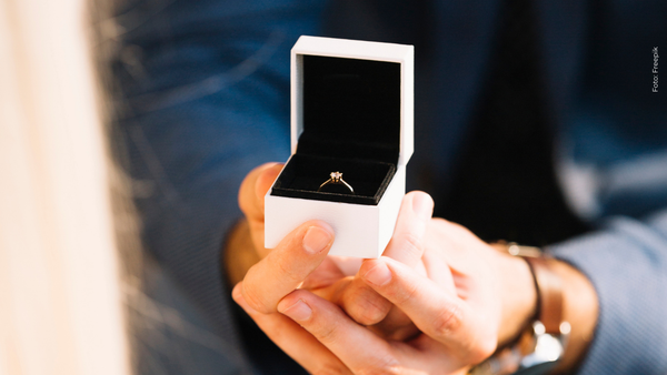 ¡Famosa periodista se casa! Así fue la propuesta de matrimonio que le hizo distinguido futbolista ¡Famosa periodista se casa! Así fue la propuesta de matrimonio que le hizo distinguido futbolista