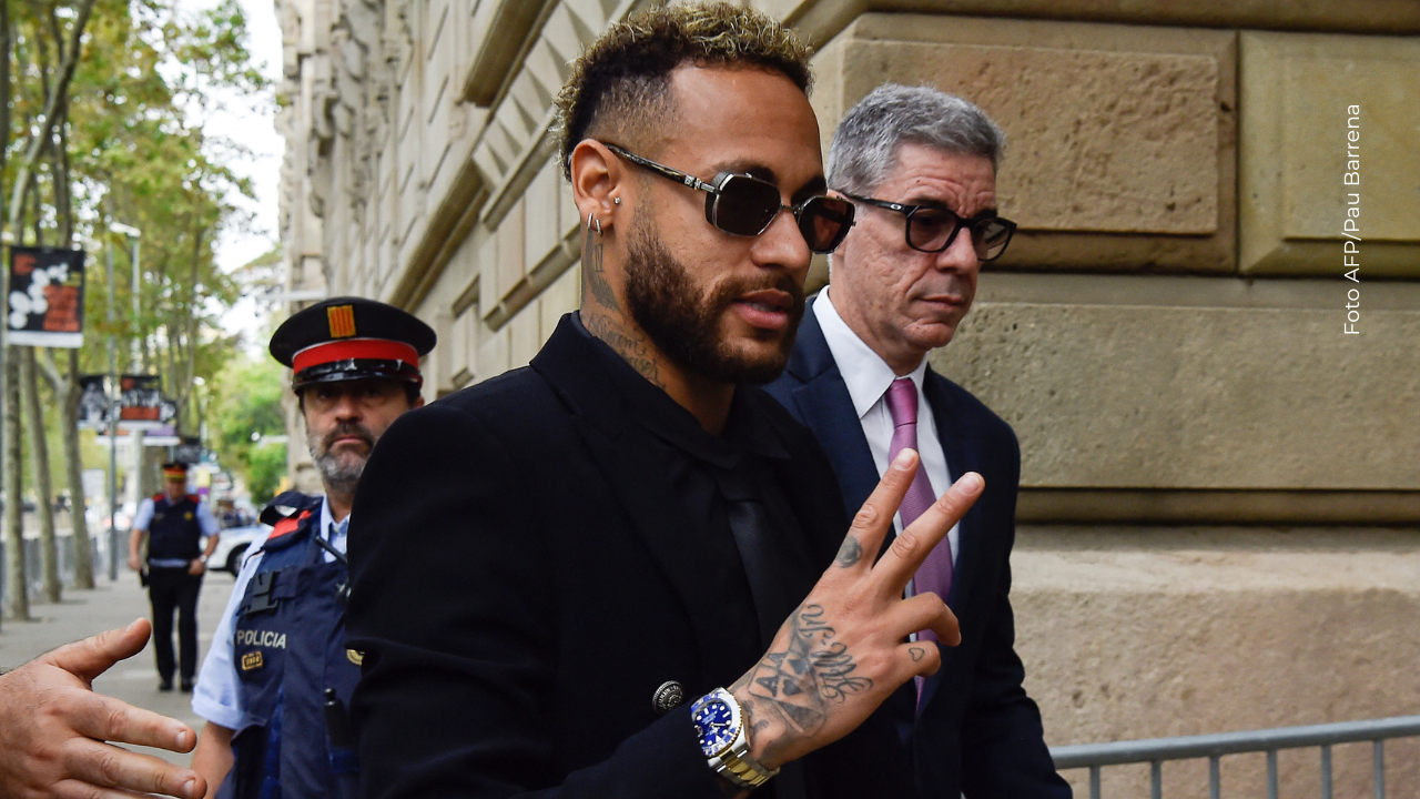 Neymar renovó con el Santos hasta diciembre de 2026 y apunta al Mundial.