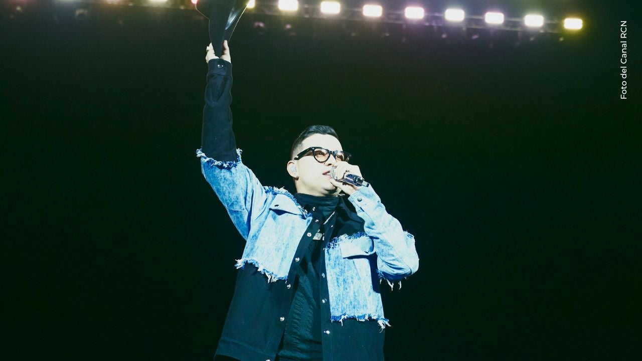 Yeison Jiménez no pudo ocultar su emoción al leer una carta de un pequeño seguidor