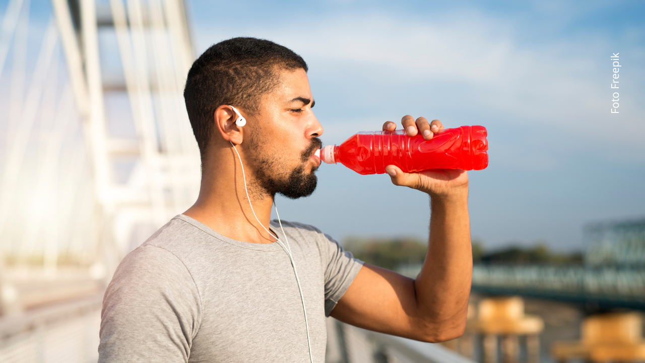 El consumo frecuente puede generar dependencia y alteraciones en el estado de ánimo.