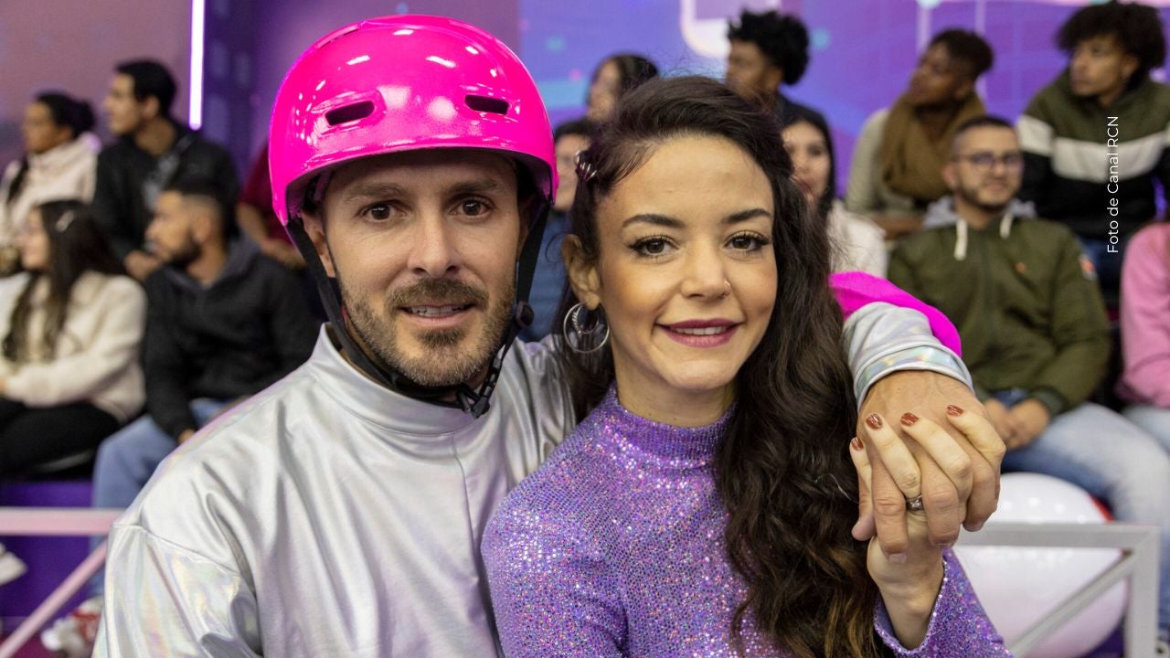 Macarena revela los elementos inflatables. 