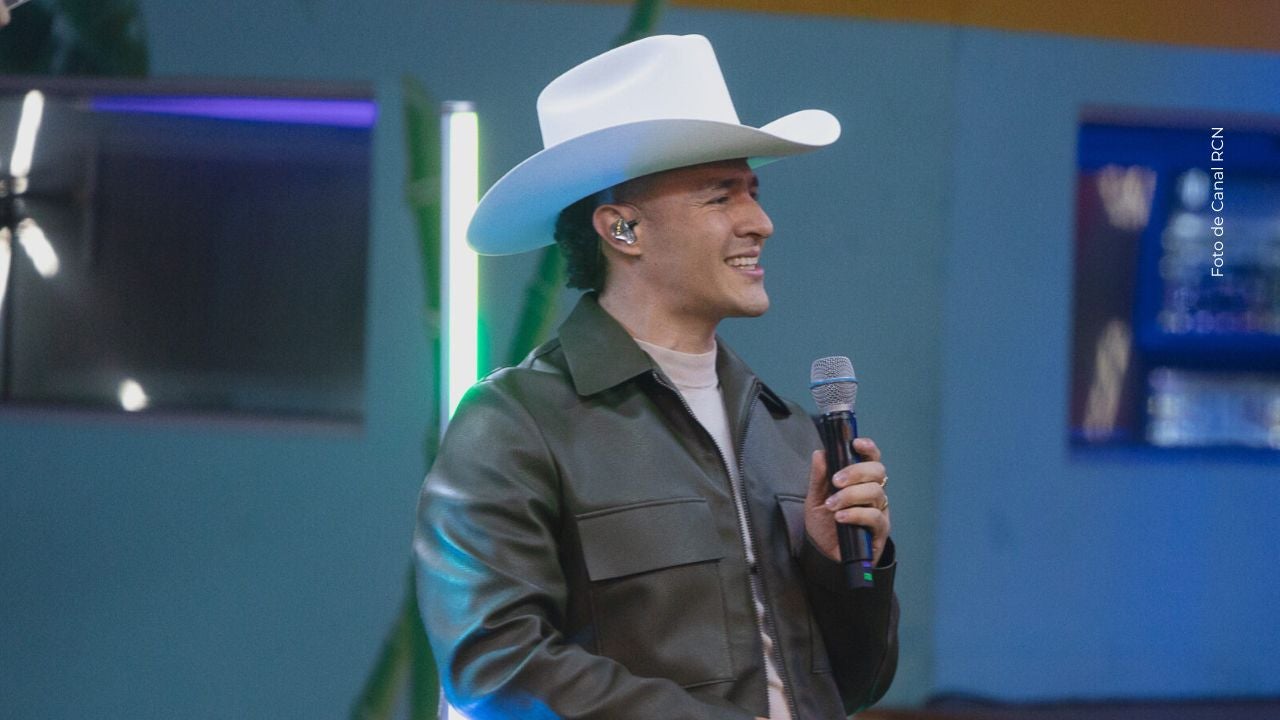 Luis Alfonso muestra las actividades.