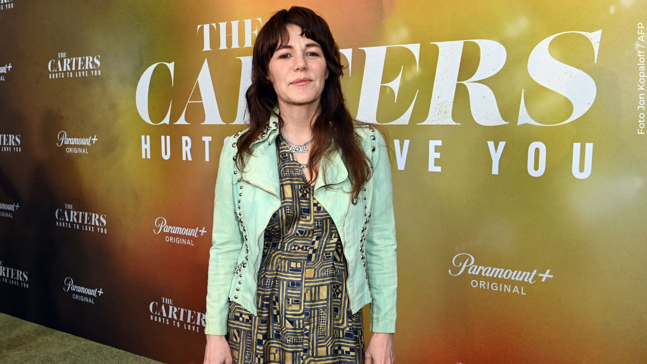 Jennifer Diane "Jenny" Lewis es una cantante, música y actriz estadounidense