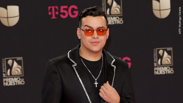 Video inédito muestra a Yeison Jiménez cantando a sus vecinos en plena pandemia