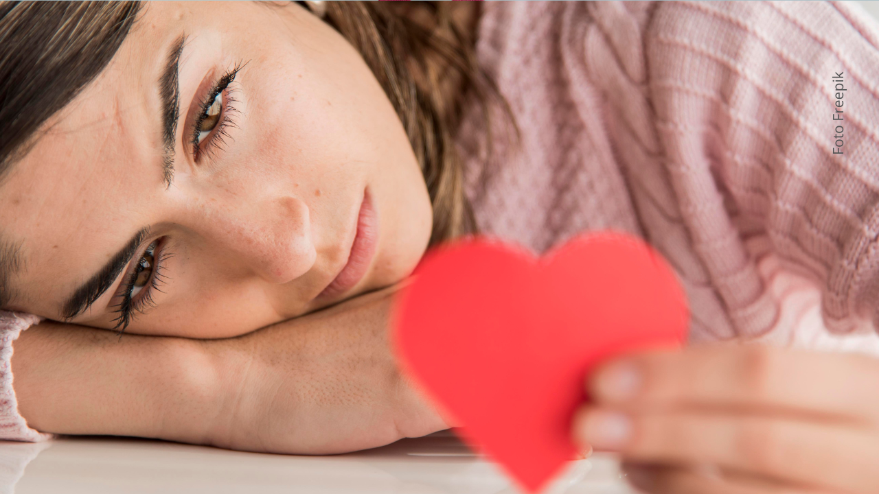 Expertos señalan que el deseo de reconocimiento externo suele prolongar el dolor tras una ruptura.