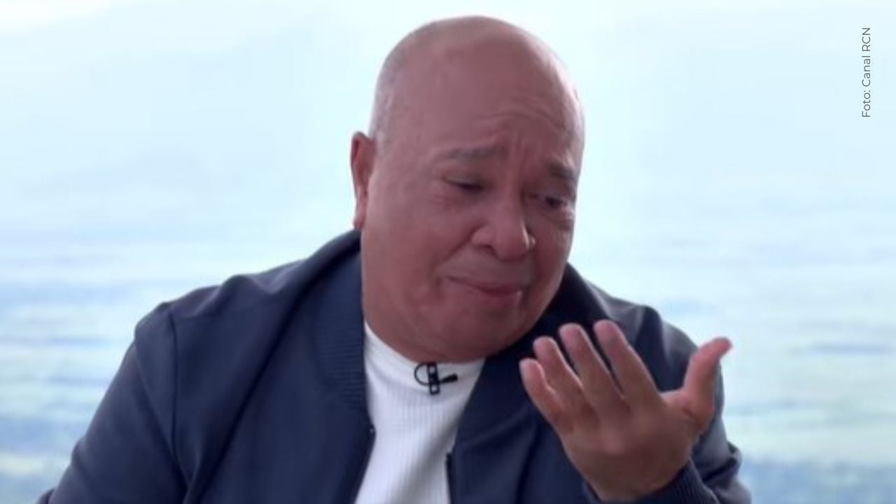 Luis Alberto Posada sorprende al invitar a un fan a acompañarlo en tarima