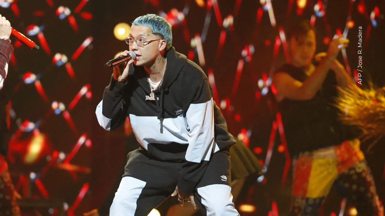 Blessd será papá y en redes reviven comentario que le hizo a su ex