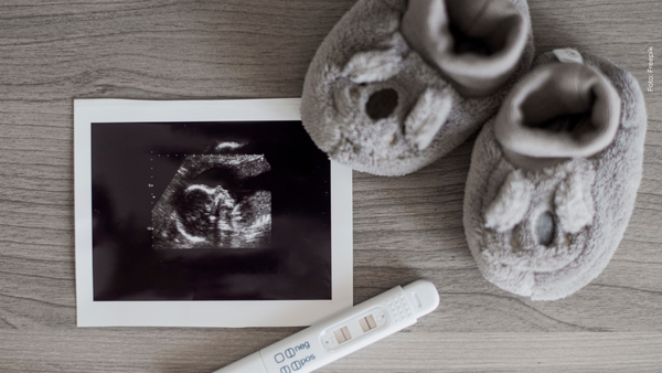 Distinguida pareja del entretenimiento confirmó el nacimiento de su bebé: así lo anunciaron