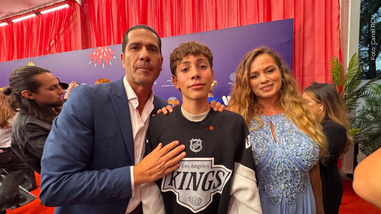 Gregorio Pernía, actor colombiano, junto a uno de sus hijos y actual esposa