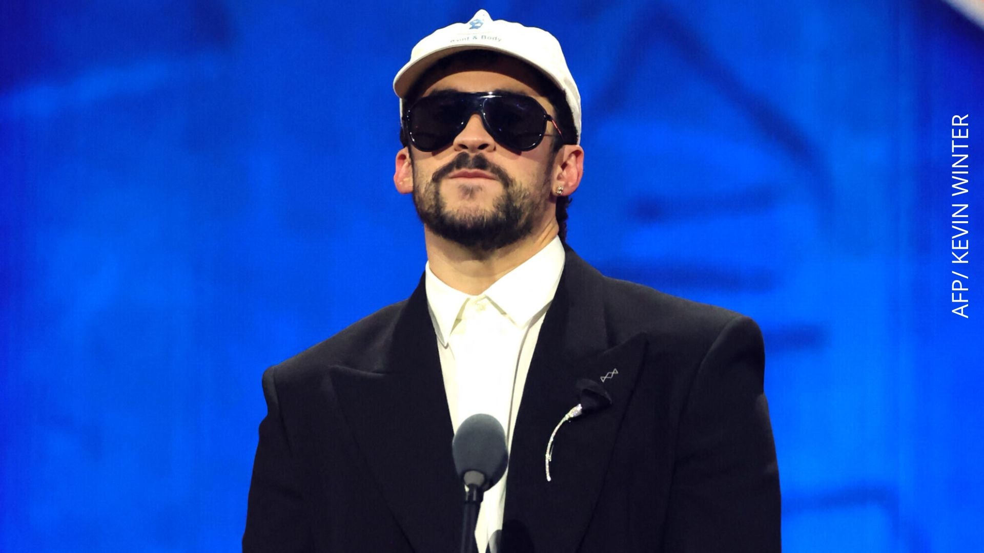 Fue cuestión de segundos para que los presentes se conmovieran con el gesto de Bad Bunny al colombiano y muchos se mostraron incluso hasta las lágrimas por recordar la inesperada partida de un grande en el género popular