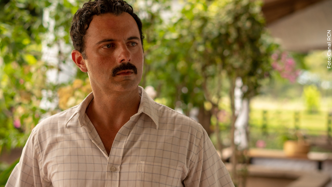 Mario Espitia actuando en Leandro Díaz.