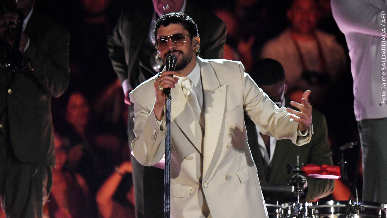 Bad Bunny respondió que se ve en el futuro feliz, retirado, comiendo tripletas y viviendo en Puerto Rico.