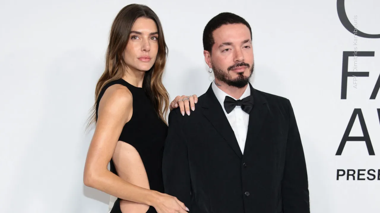 J Balvin se dejó ver moelstos con su esposa