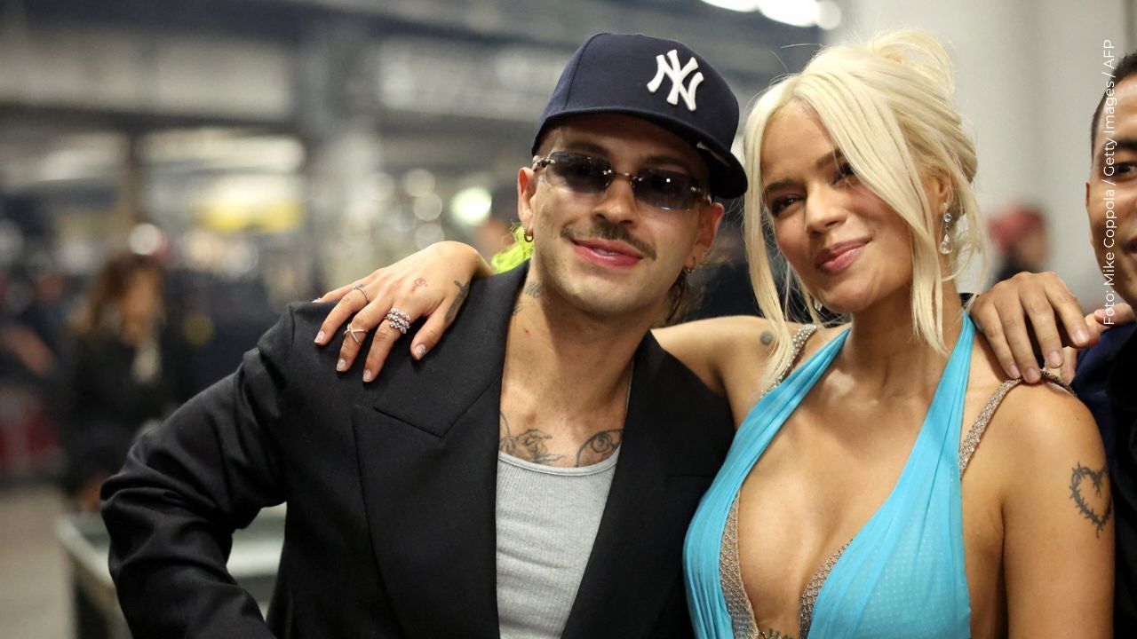 El mensaje en la corbata de Feid en los premios Grammy 2026