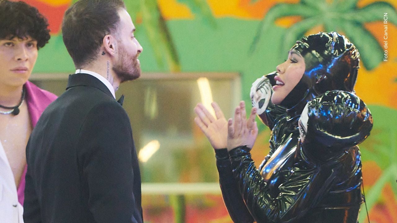 Así luce ahora el traje de tres cabezas de Yina Calderón