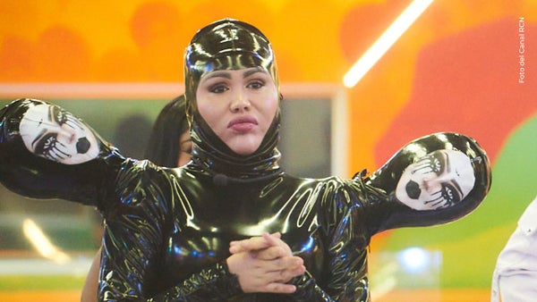 Yina Calderón modificó su icónico traje de tres cabezas: así luce ahora