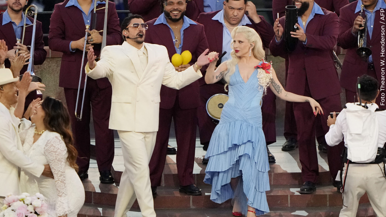 Lady Gaga cantó durante la presentación de Bad Bunny el el Super Bowl. 
