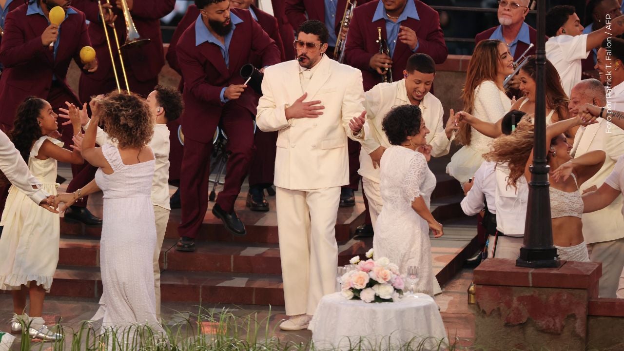 Video viral de Karol G bailando en el Super Bowl tras salir en la casita de Bad Bunny