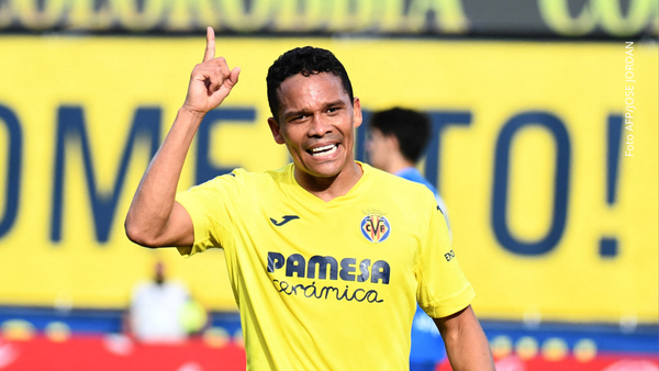 Carlos Bacca responde a críticas por tener esposa “demasiado sencilla”