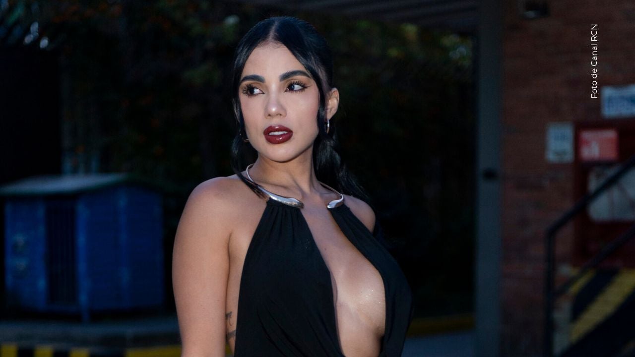 Karina García es captada muy feliz. 