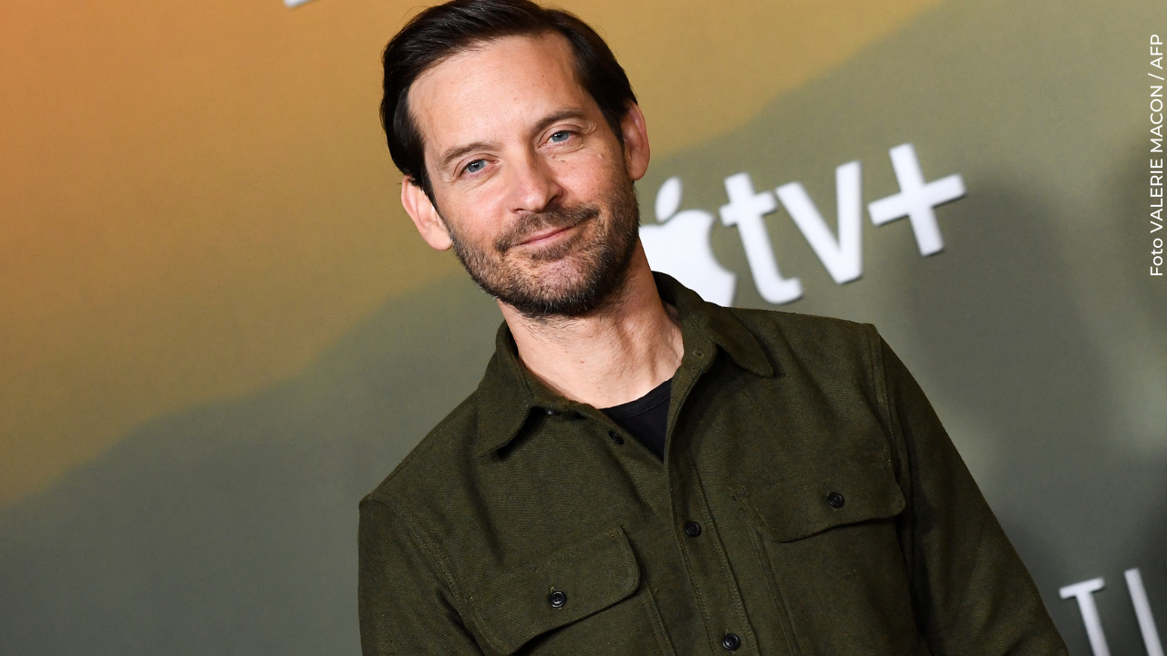 Tobey Maguire es vinculado con joven modelo tras aparecer juntos en el Super Bowl