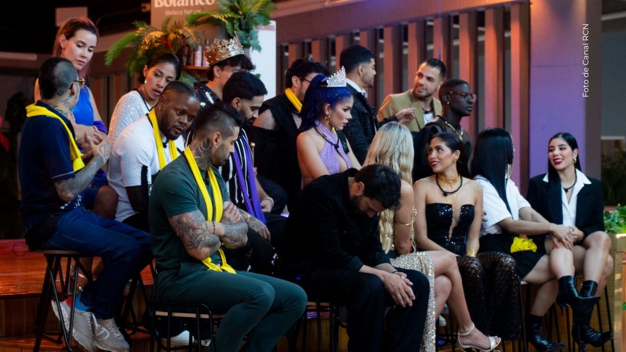 Los participantes viven un creativo reto.