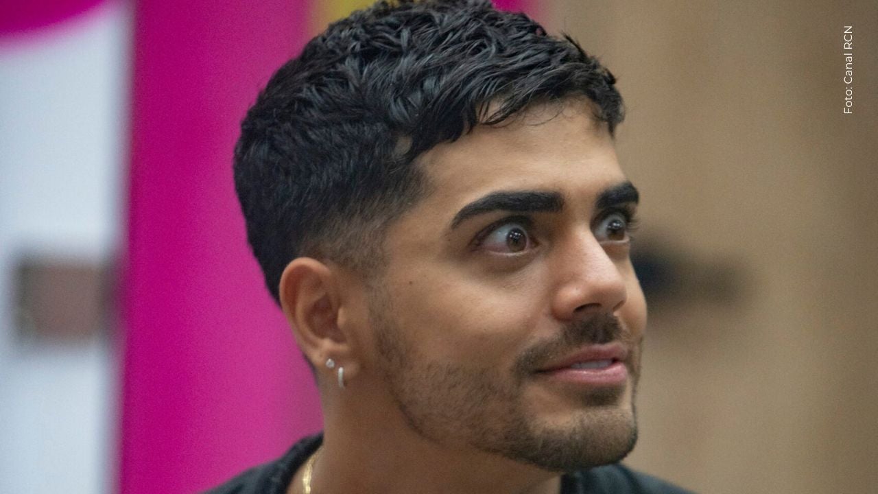 Jay Torres y Karola protagonizan un beso y así reaccionó Mariana Zapata y Beba