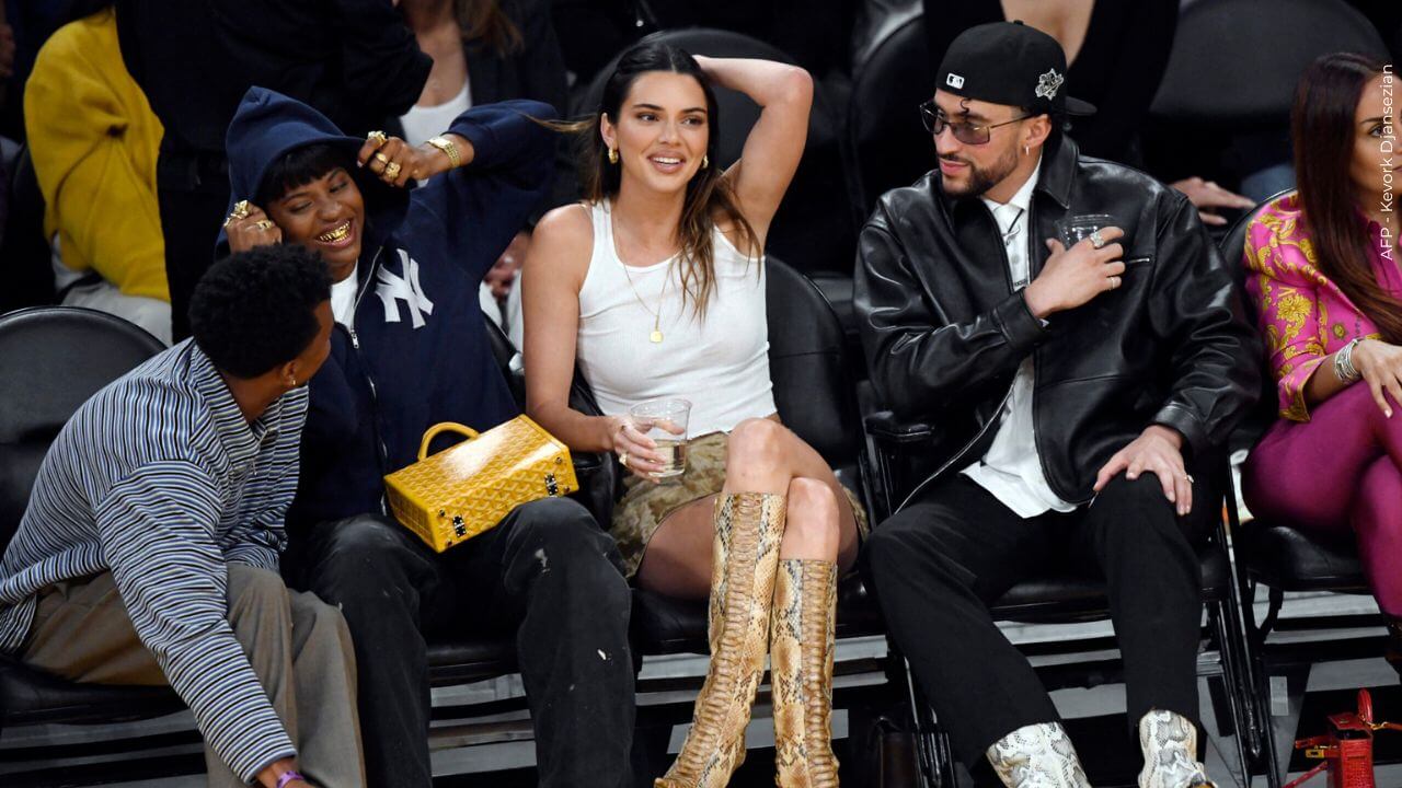 Bad Bunny cantó en el Super Bowl y Kendall Jenner fue una de las espectadoras.