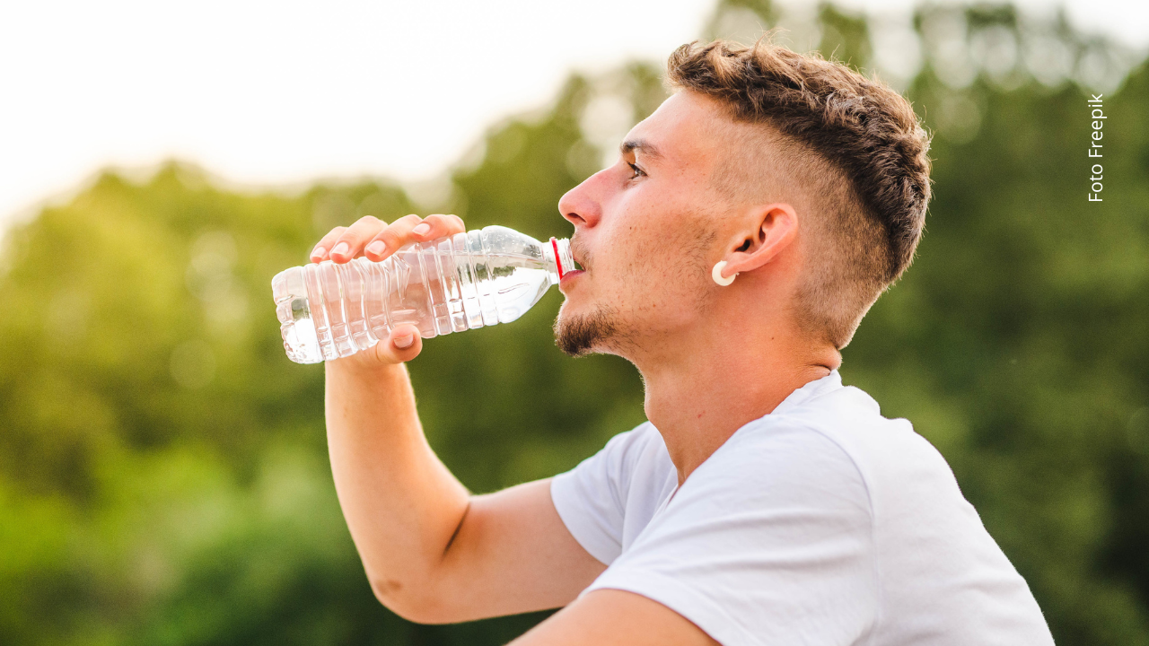 Comer despacio, consumir fibra y controlar el estrés también favorecen una buena digestión.